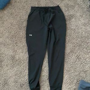 Black Under Amour women’s joggers size small